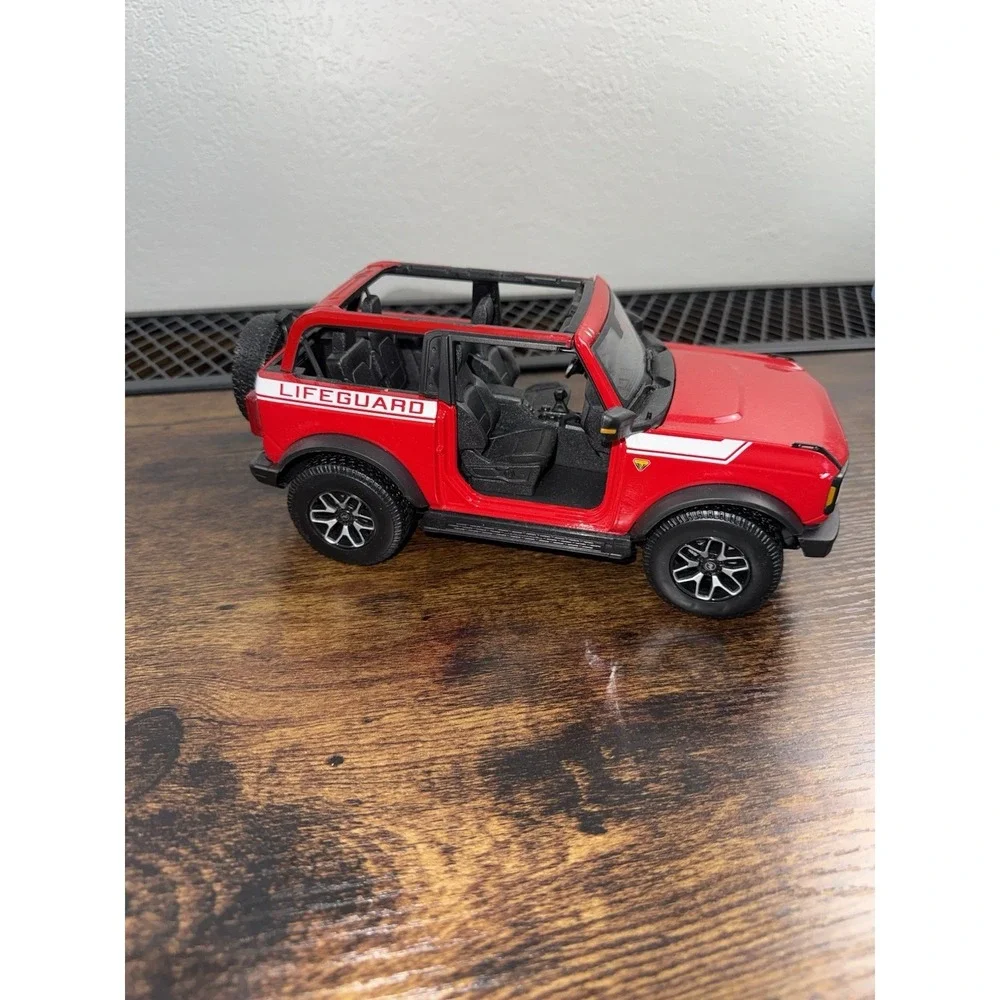 2021 Ford Bronco Badlands Special Edition Diecast 1:18 Model Car **Broken Tire**
